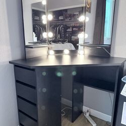 Makeup vanity