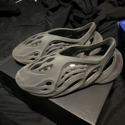 Yeezy Onyx Foam Runner