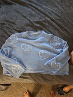 SMILEY CROP SWEATER