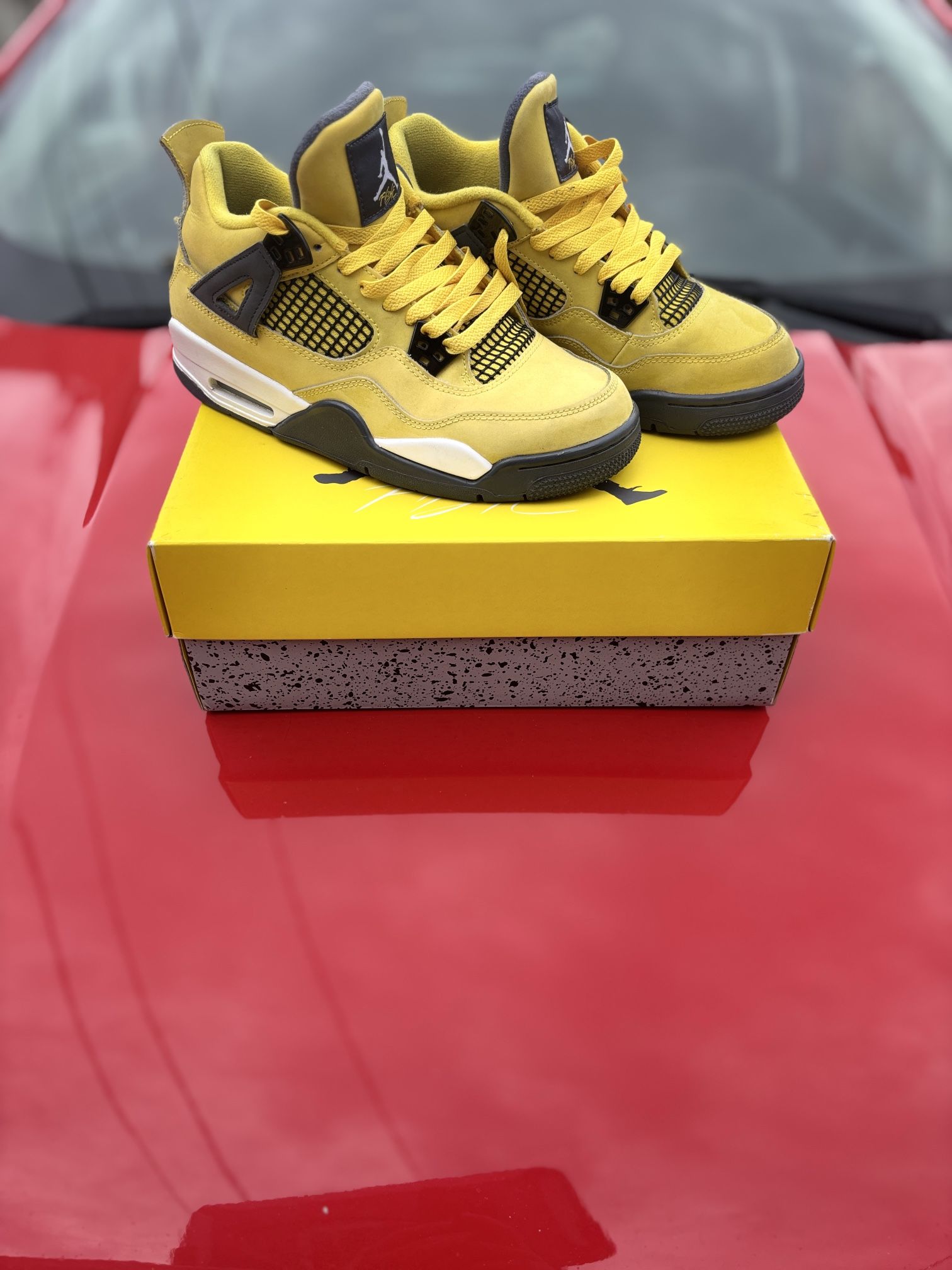 Jordan 4 Retro “Lightning”