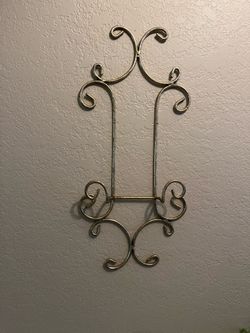 Wall mounted Plate Hanger