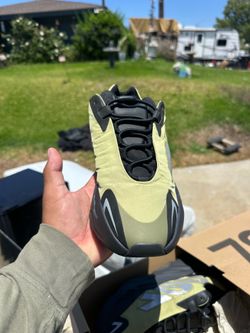 YZY 700 MNVN  size 11 slightly used