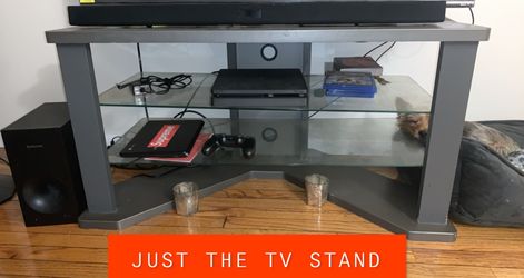 TV STAND HOLDS A 40”