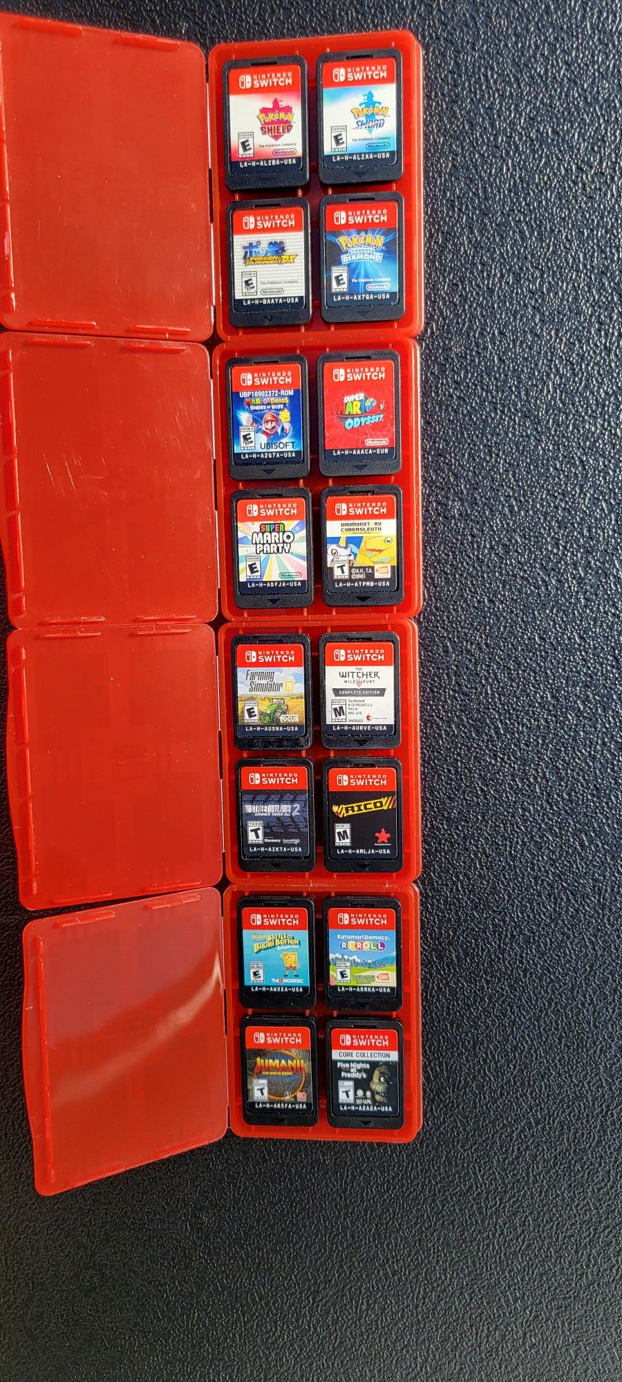 Nintendo Switch 16-Game Lot + 4 Mini Red Travel Case Holders