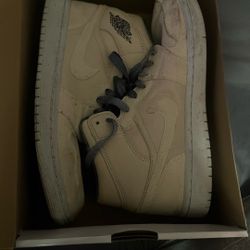 Jordan 1 Mid