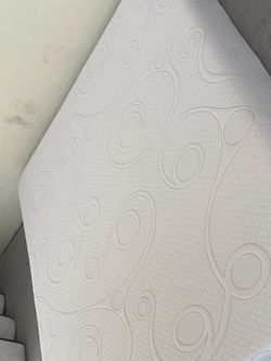 White Memory Foam Queen Size Mattress Set 