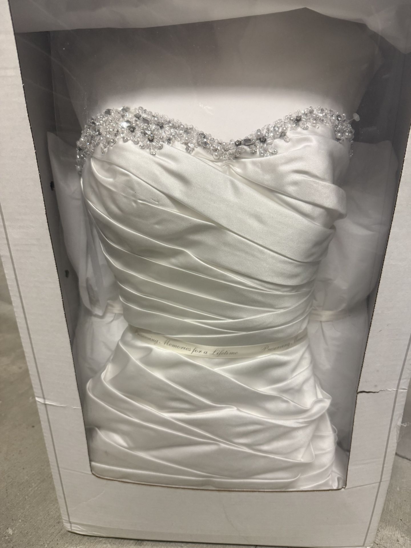Stunning David's Bridal Wedding Dress Size Small 