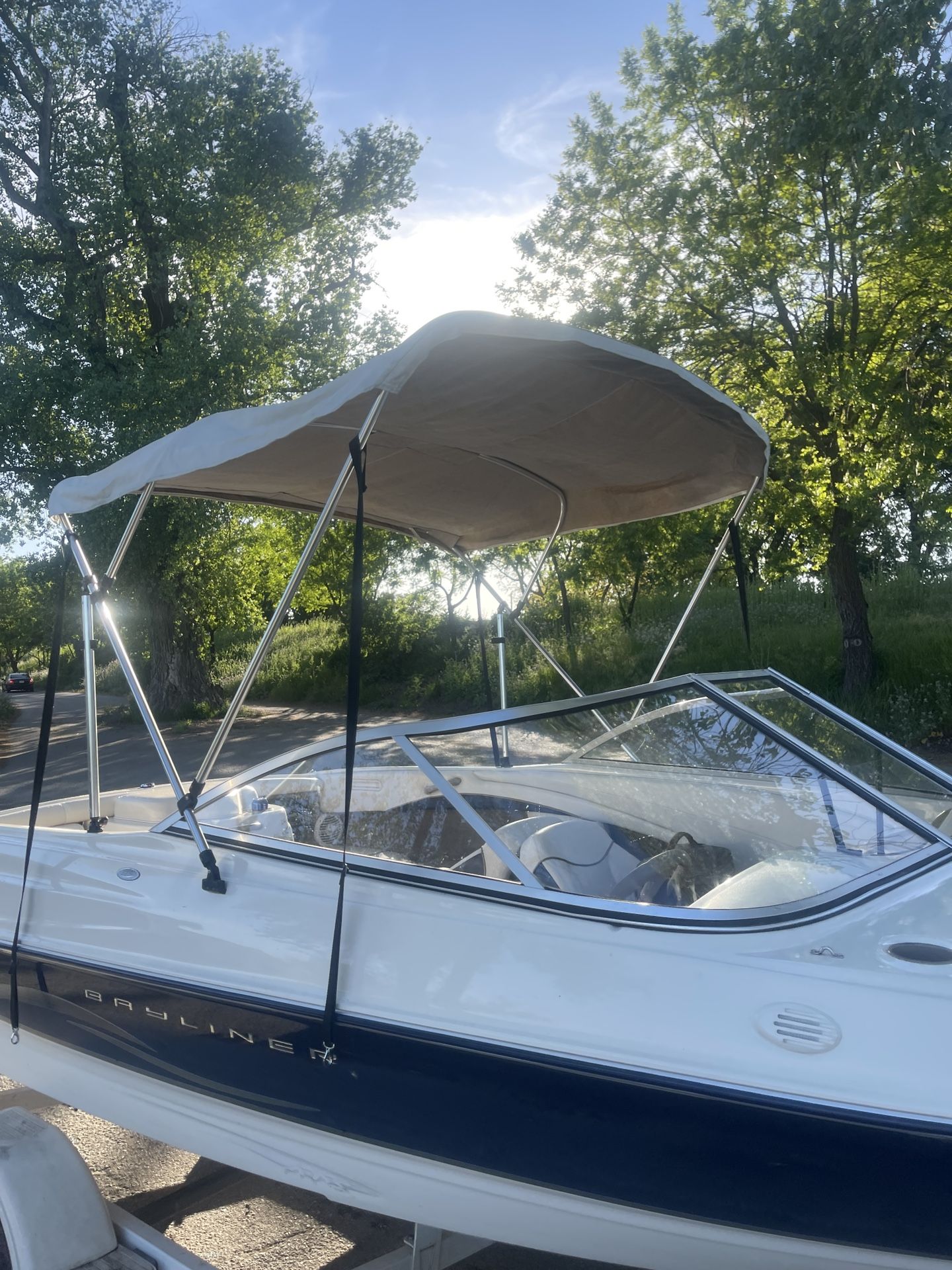 02 Bayliner Capri