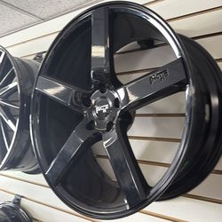 Rines Niche  20 pulgadas Honda, Toyota, Hyundai , Niche Wheels 20 inch