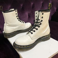 Doc Martins 8 Hole Leather Boots 