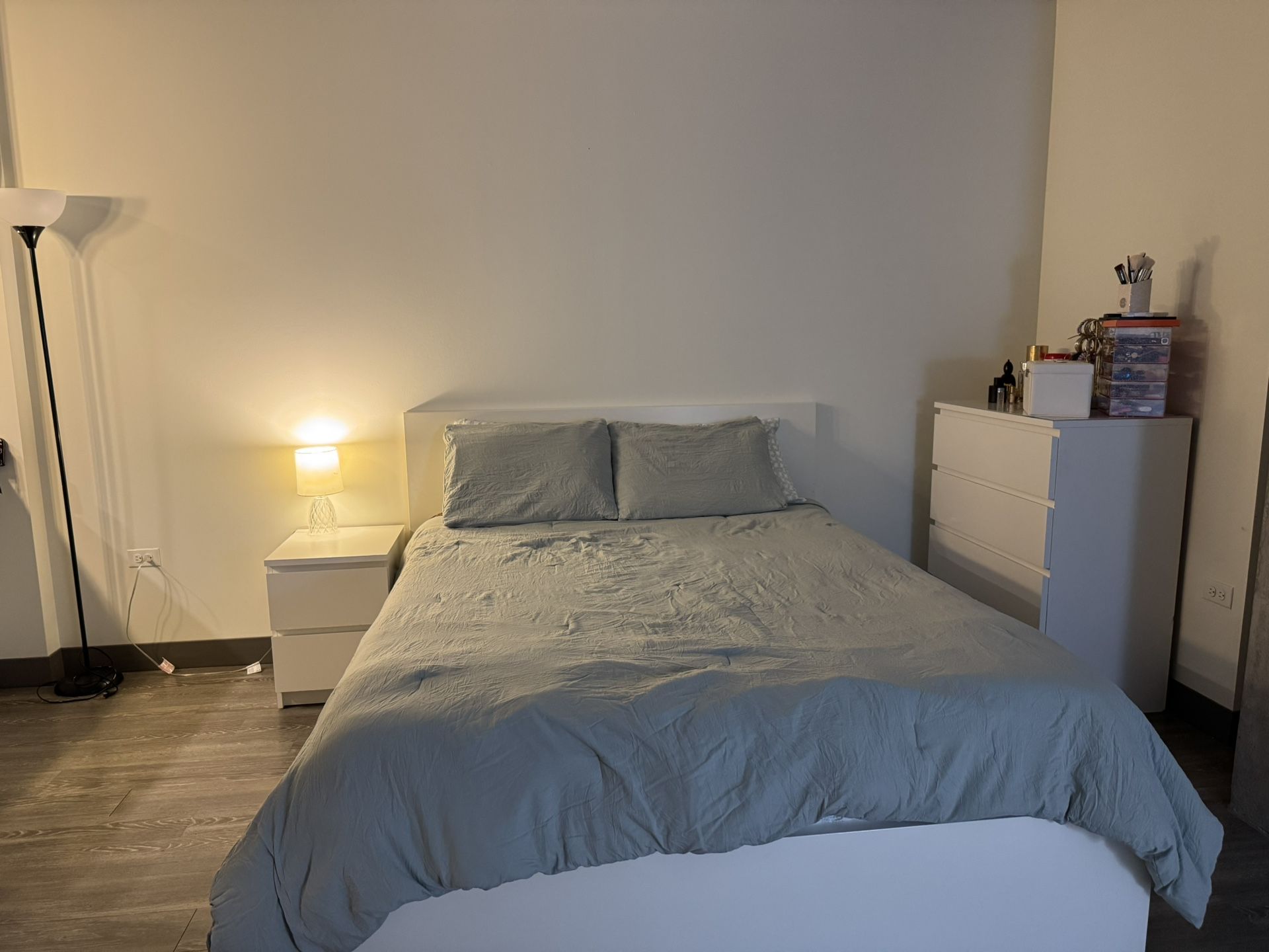 Bedroom Set Including Mattress