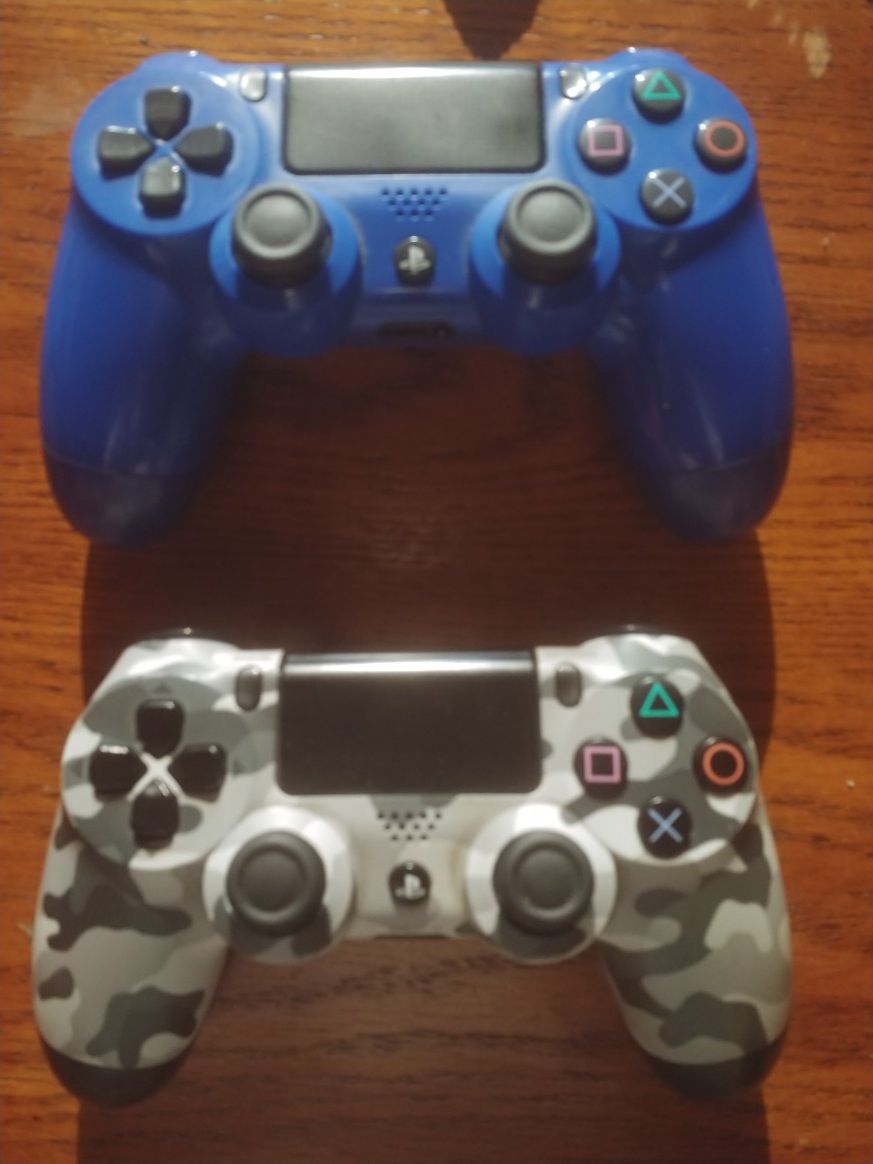 PS4 Controllers