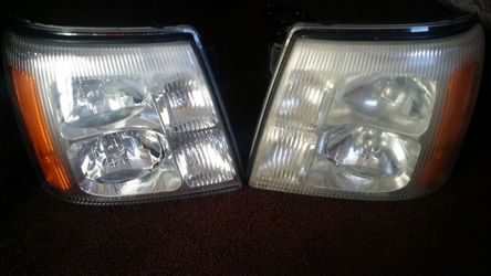 2002 Cadillac Escalade Headlights