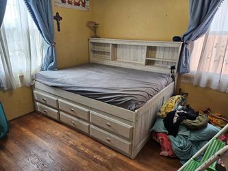 FULL SIZE CAPTAINS BED
