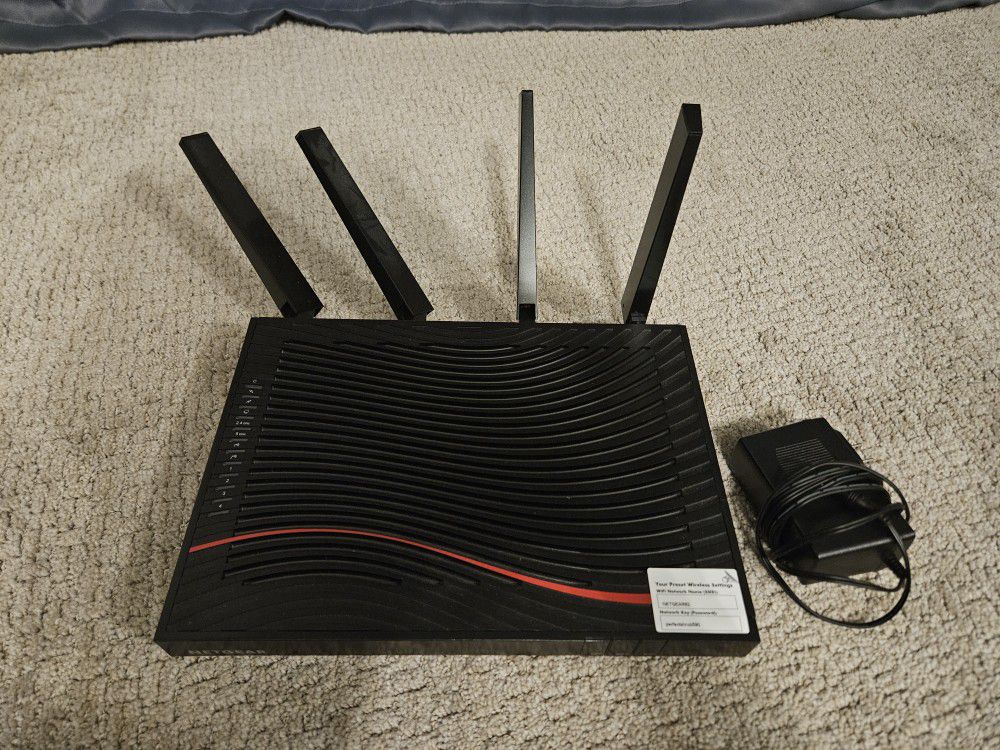 NETGEAR Nighthawk X4S AC3200 Wi-Fi DOCSIS 3.1 Cable Modem Router C7800