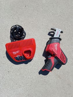 Milwaukee M12 HACKZALL + Charger