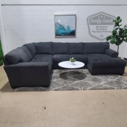 🛋️Large Ushaped Sectional Sofa(Delivery Available!! )