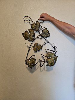 Double wine holder metal.