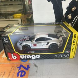 Bburago 1/24 scale Porsche 911 RSR 