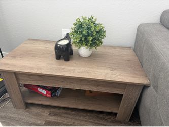 Lift top coffee table