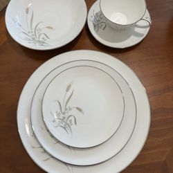 Fine China 8 Set 