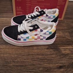 Old Skool Checkboard Rainbow VANS 
Size 12.5 Girls (Brand New)
