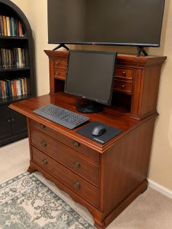 Vintage-style desk with Hutch piece - FREE