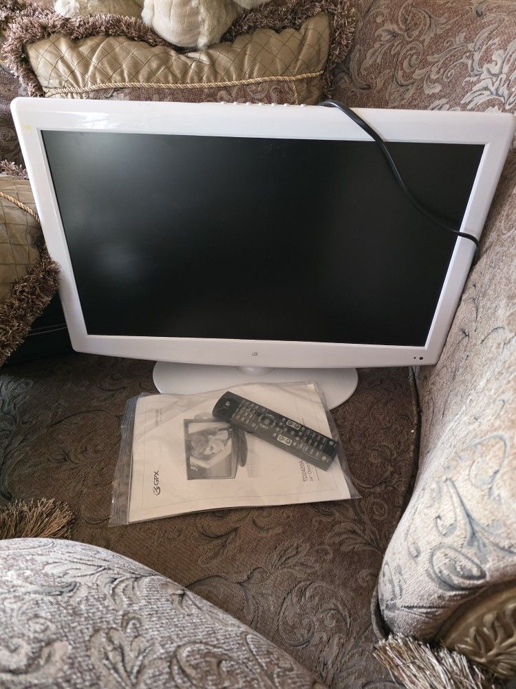 TELEVISOR PORTATIL 24" & DVD GPX TD2420 TV