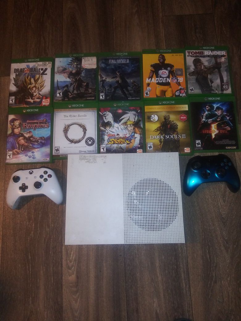 Xbox one x 10 games and 2 controllers
