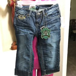 Girls juniors size 8 request Capri new