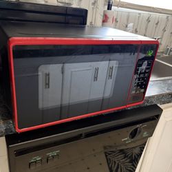Red Countertop Microwave – Clean & Works Perfect