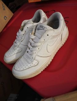 Women's nikes size 6