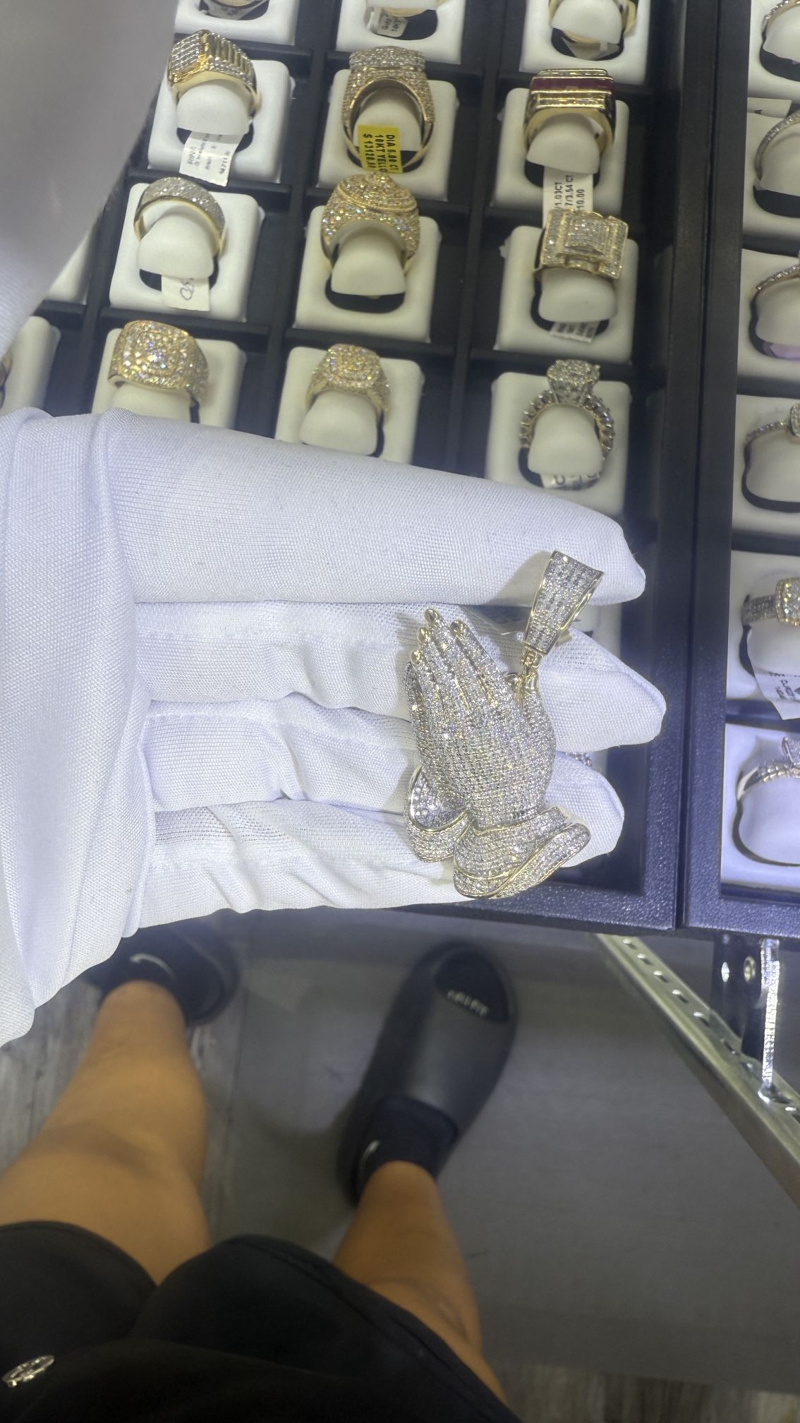 Gold Prayer hands with diamonds 10 K gold 10 carat