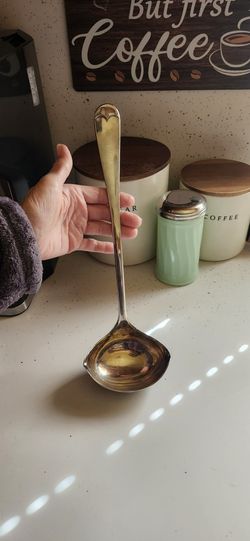Leonard's Silverplated Dual Spout Ladle