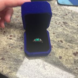 10kt Emerald Ring