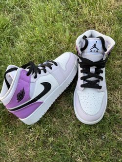 Nike Air Jordan 1 Mid GS “Barely Grape”