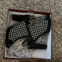 High heels Shoes  black with lencery size  6