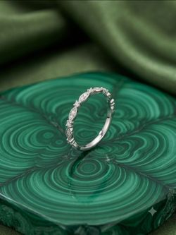 Anillo de oro blanco 10k y diamantes naturales