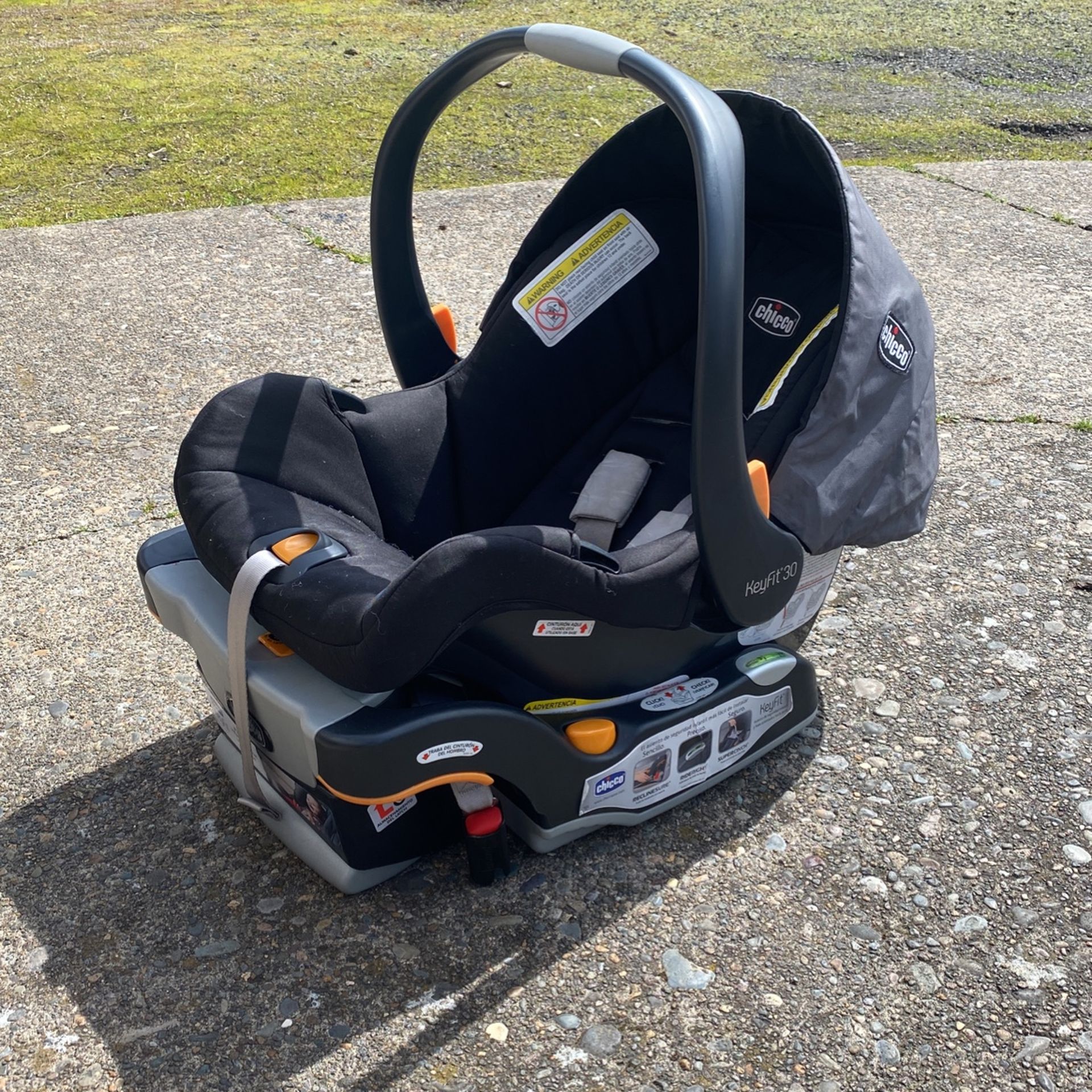 Chicco Infant Car seat + base