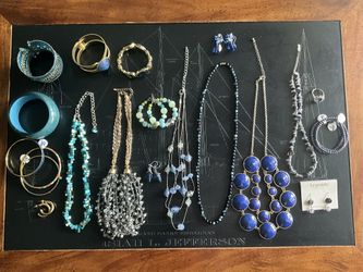 20 Pieces Of Costume Jewelry Blue Tones One Signed Napier One Vera Wang Lot #7