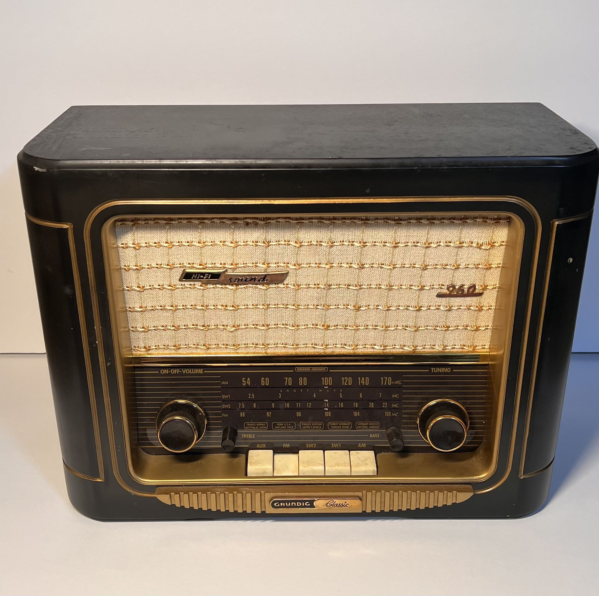 VINTAGE GRUNDIG CLASSIC 960 ANNIVERSARY TABLE MODEL AM FM HI FI WORKING RADIO