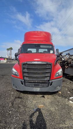 2021 Cascadia 126 *FOR PARTS ONLY*