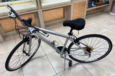 Diamondback Clarity Road/Hybrid Bike - Shimano Gears