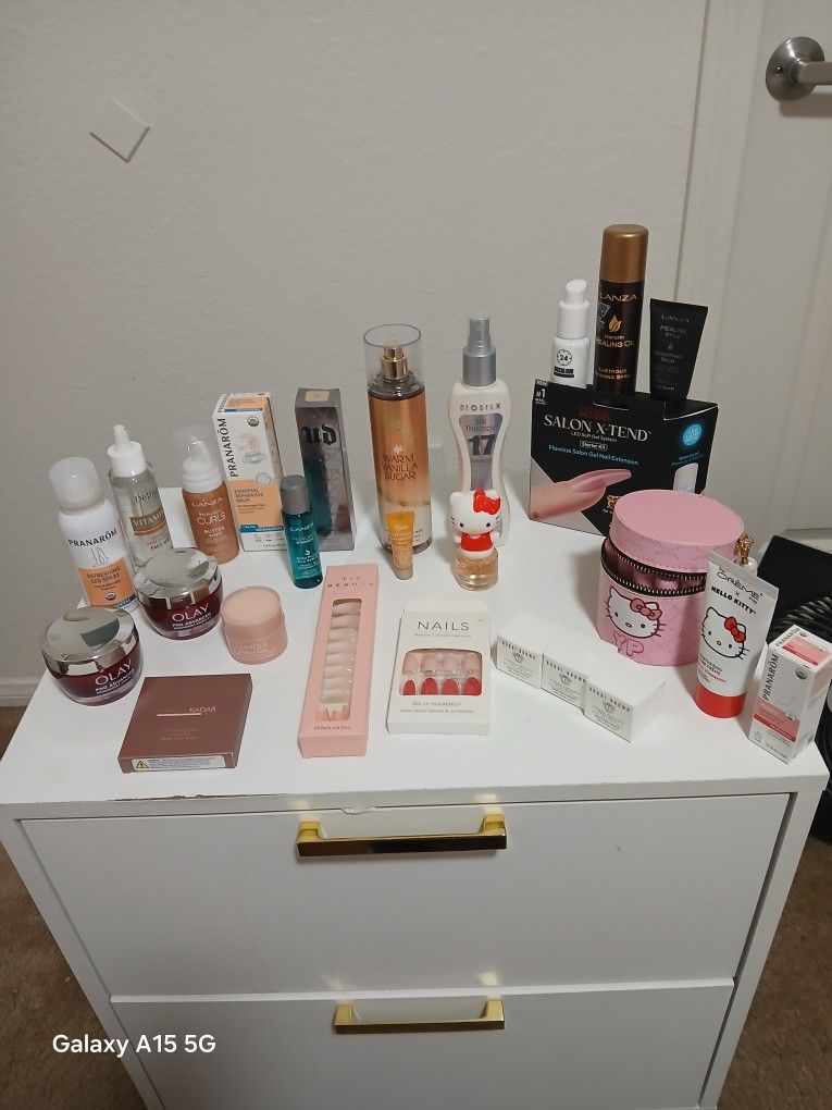 26 Piece Beauty Bundle...