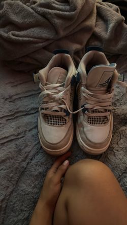 Jordan 4 size 5.5 y
