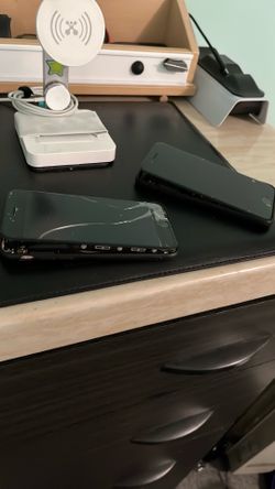 iPhone 8 & iPhone 6s Damaged