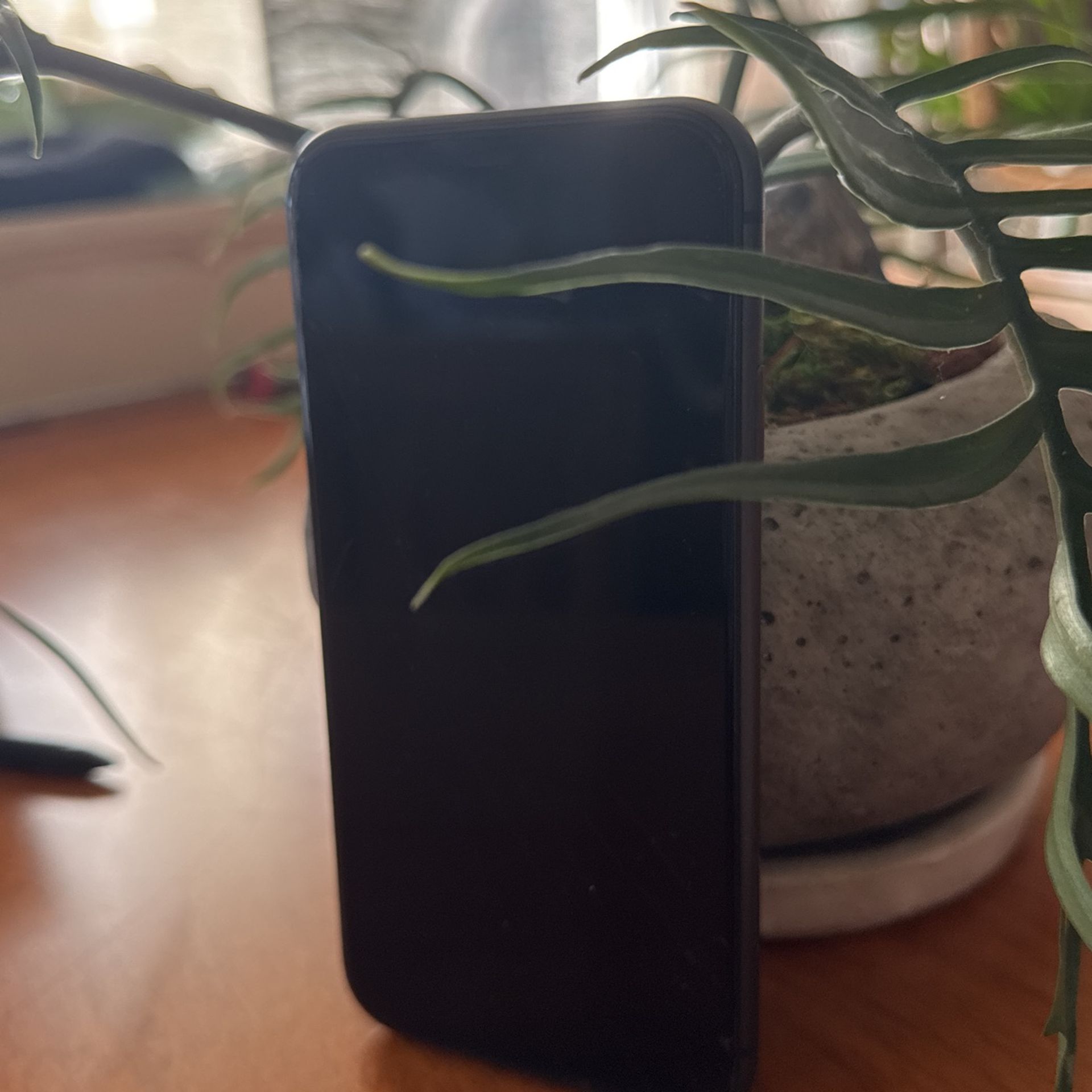 Iphone 11 128g crack on front. unlocked.