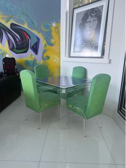 $40 million estate CLEARANCE mid-century modern Luz Site table and chairs $40 million estate CLEARANCE mid-century modern lucite table and chairs