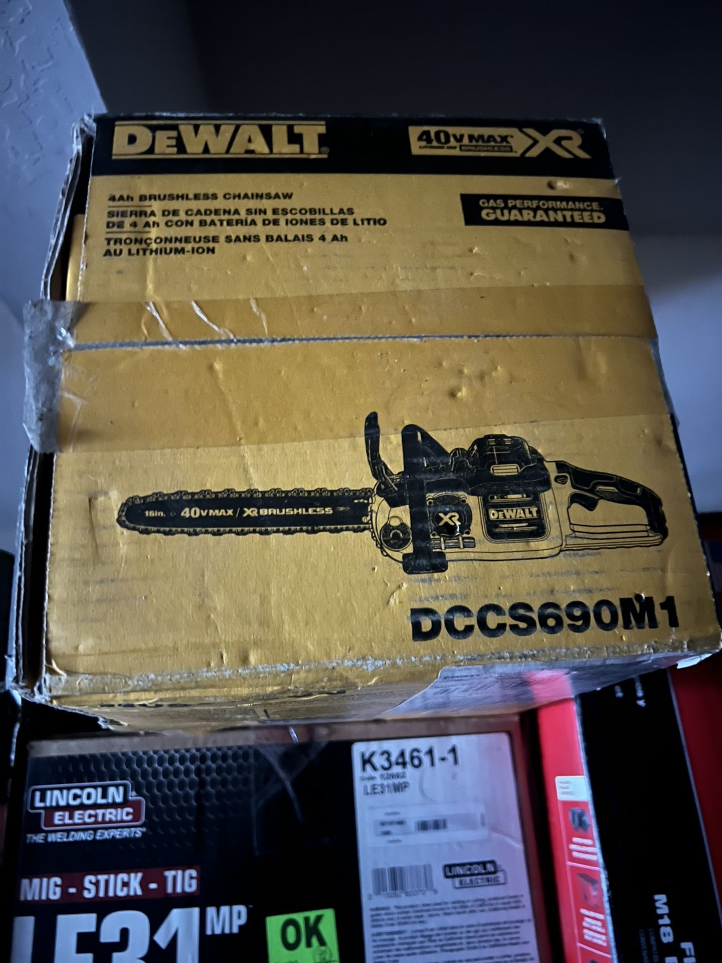 Dewalt 40V MAX XR Lithium-Ion Brushless 16 in. Chainsaw with 4.0 Ah