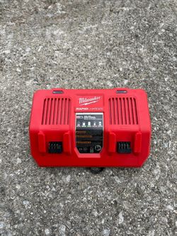 M18 18-Volt Lithium-lon Dual Bay Rapid Battery Charger